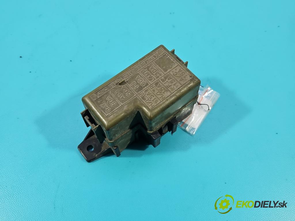 Suzuki JIMNY III 1998-2018 1.3 16V VVT 80 HP manual 59 kW 1298 cm3 3- skrinka poistka  (Poistková skrinka)