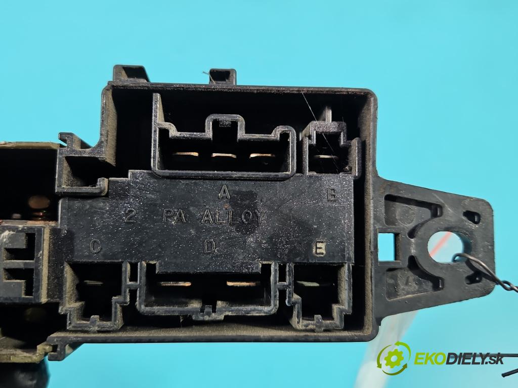 Suzuki JIMNY III 1998-2018 1.3 16V VVT 80 HP manual 59 kW 1298 cm3 3- skrinka poistka  (Poistková skrinka)