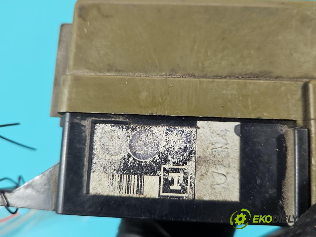 Suzuki JIMNY III 1998-2018 1.3 16V VVT 80 HP manual 59 kW 1298 cm3 3- skrinka poistka  (Poistková skrinka)