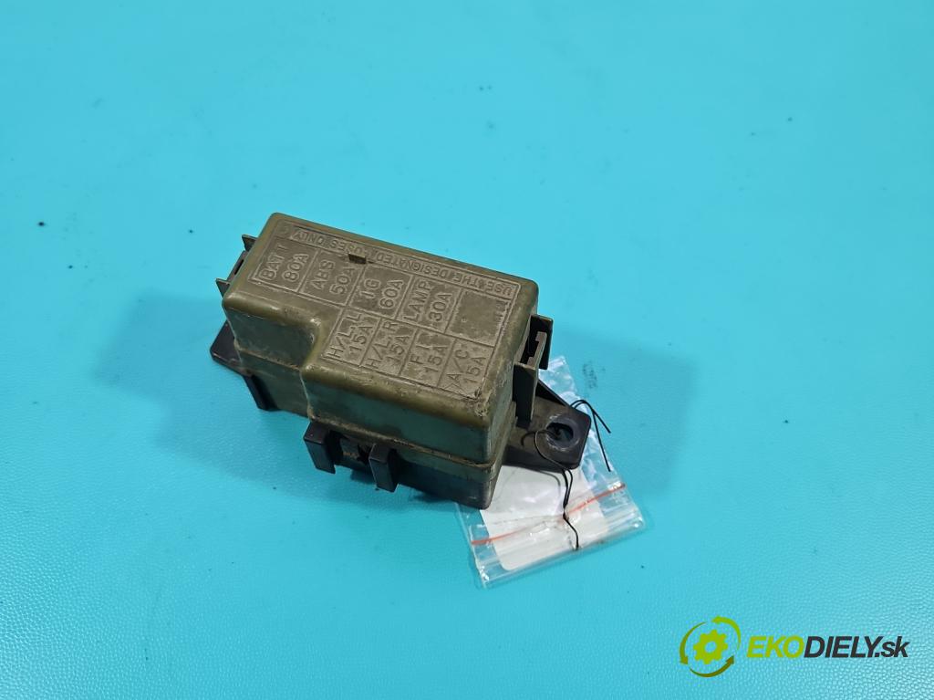 Suzuki JIMNY III 1998-2018 1.3 16V VVT 80 HP manual 59 kW 1298 cm3 3- skrinka poistka  (Poistková skrinka)