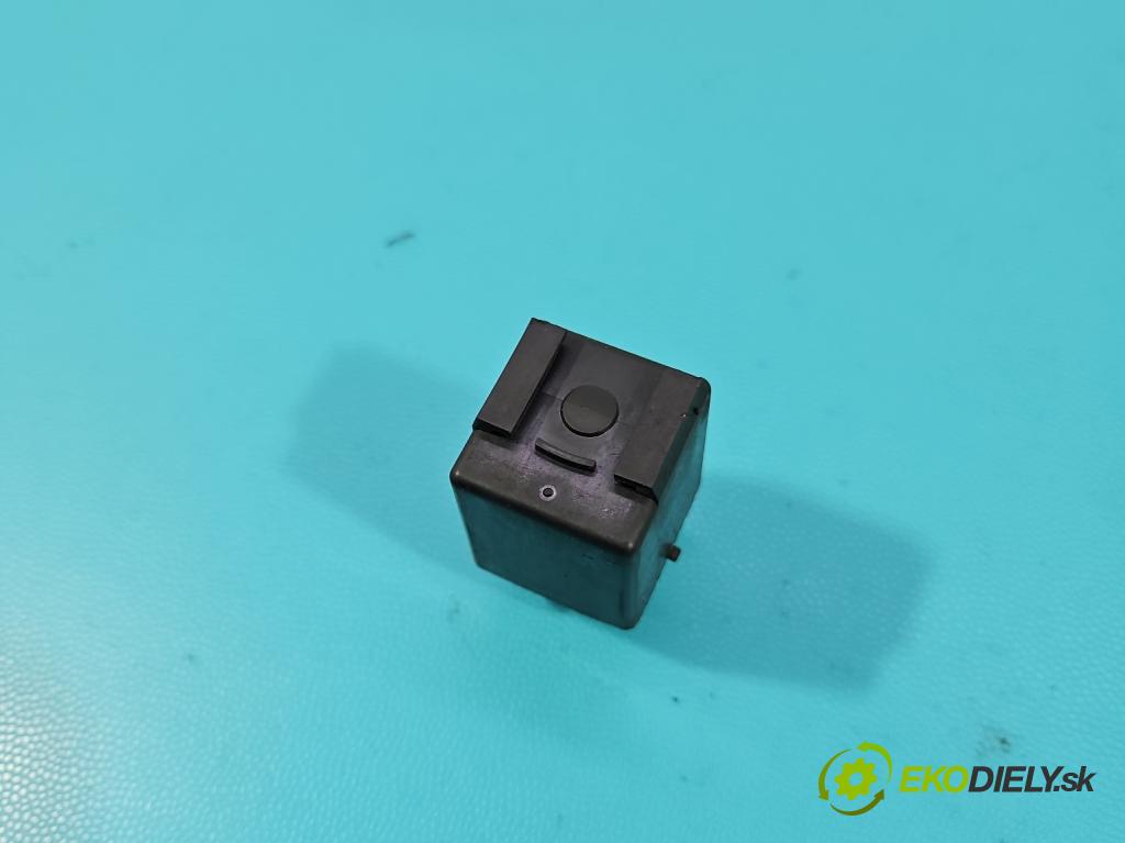 Suzuki JIMNY III 1998-2018 1.3 16V VVT 80 HP manual 59 kW 1298 cm3 3- Relé: ostatné 166500-0390