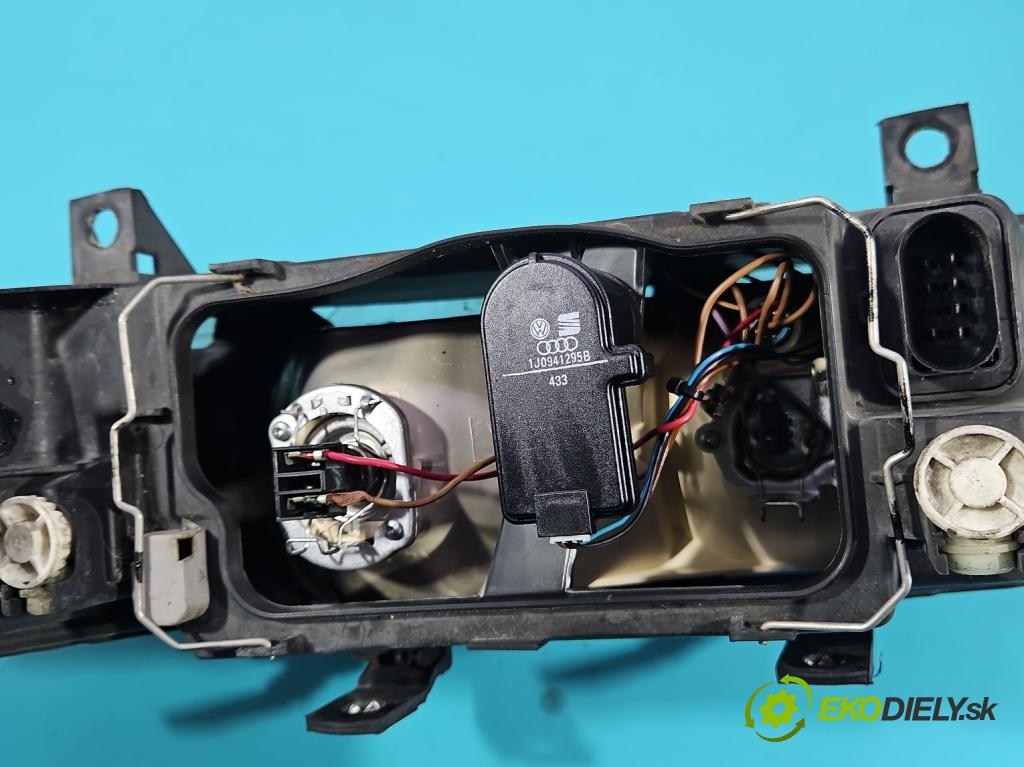 Seat Leon I 1999-2005 1.6 16v 105 HP manual 77 kW 1598 cm3 5- Reflektor: pravý 1M1941002D (Svetlo predné pravé)