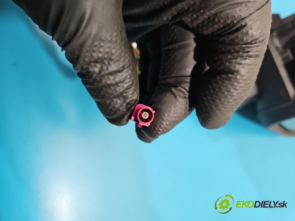 Mercedes CLA C118/X118 2019-2025 1.3b: 163 hp automatic 120 kW 1300 cm3 4- zpětné zrcátko pravé  (Klika dveří ostatní)