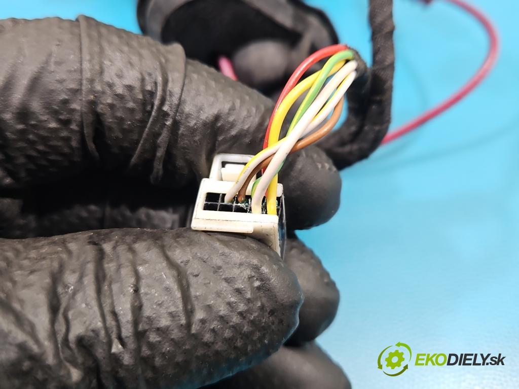 Mercedes CLA C118/X118 2019-2025 1.3b: 163 hp automatic 120 kW 1300 cm3 4- zpětné zrcátko pravé  (Klika dveří ostatní)