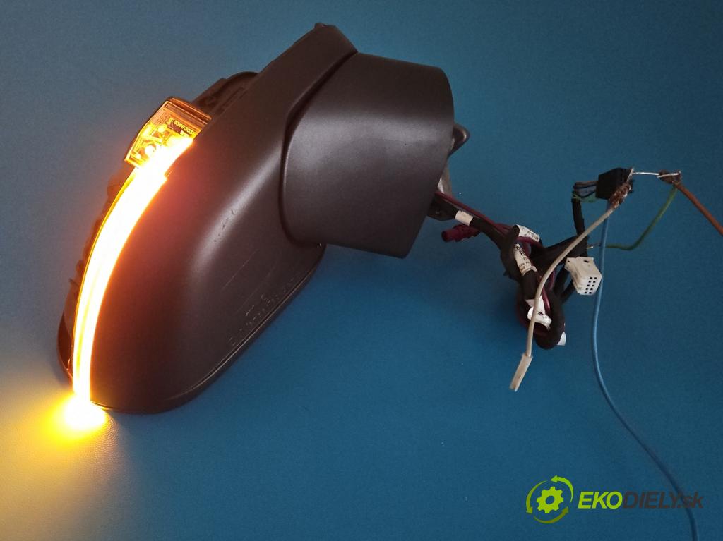 Mercedes CLA C118/X118 2019-2025 1.3b: 163 hp automatic 120 kW 1300 cm3 4- zpětné zrcátko pravé  (Klika dveří ostatní)