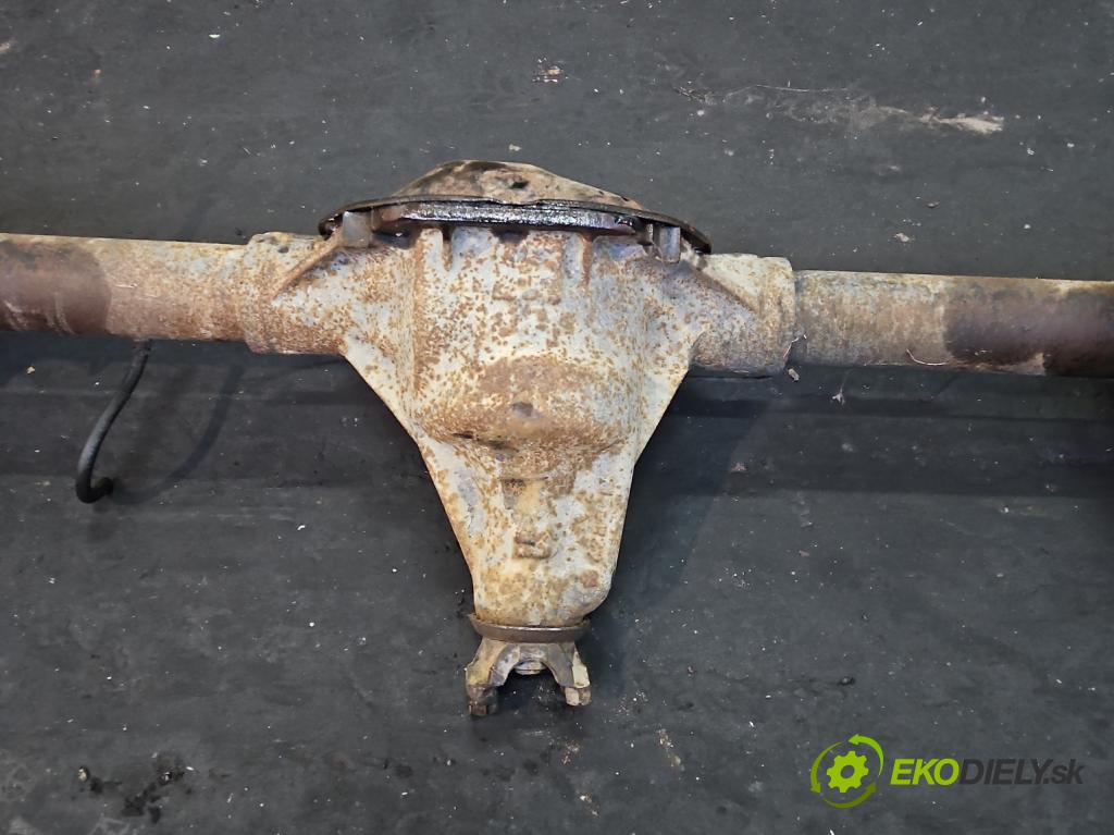 Jeep Cherokee XJ 1984-2001 122 HP manual 90 kW 2465 cm3 5- Most: zadní: