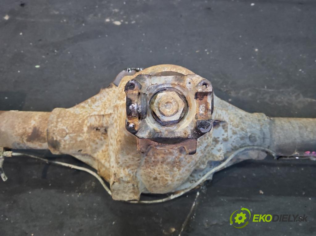 Jeep Cherokee XJ 1984-2001 122 HP manual 90 kW 2465 cm3 5- Most: zadní: