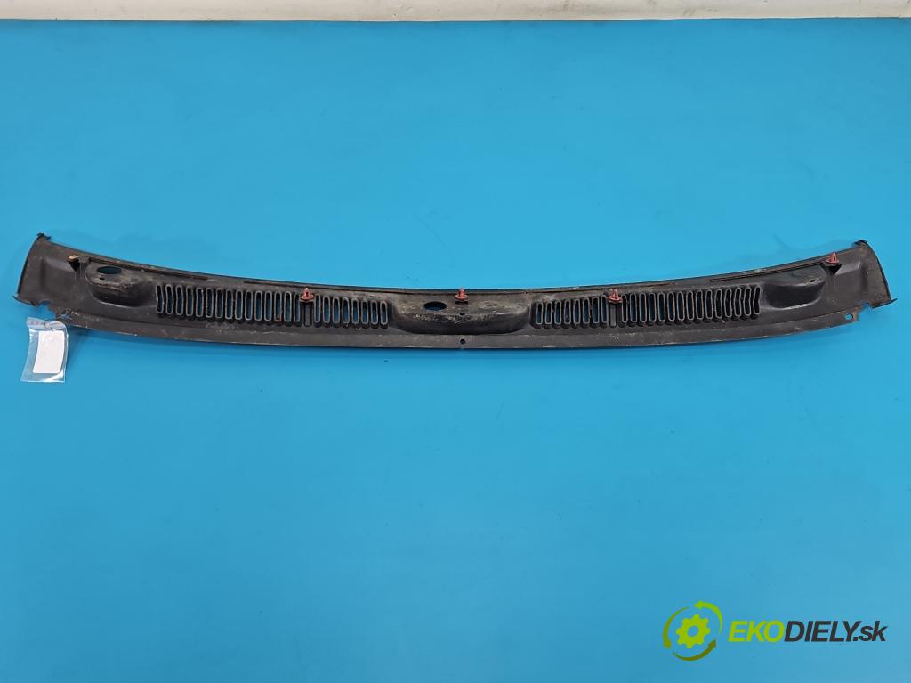 Suzuki JIMNY III 1998-2018 1.3 16V VVT 80 hp manual 59 kW 1298 cm3 3- torpédo 77310-81A10 (Plast pod čelním sklem)