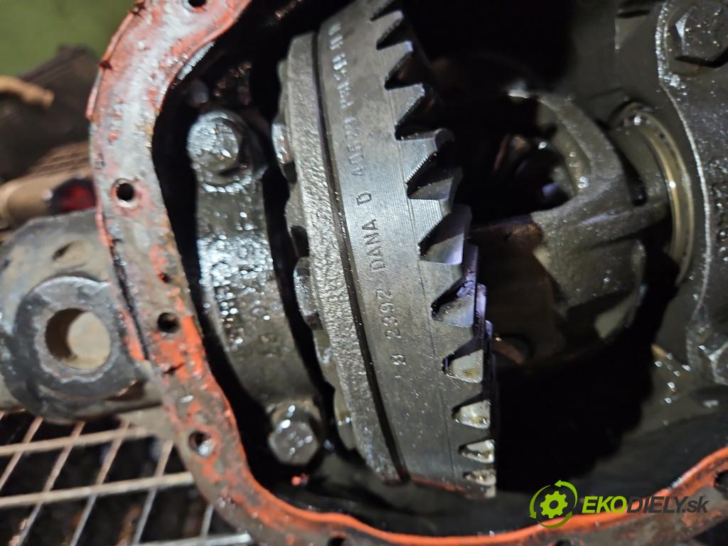 Jeep Cherokee XJ 1984-2001 122 HP manual 90 kW 2465 cm3 5- Most: predný