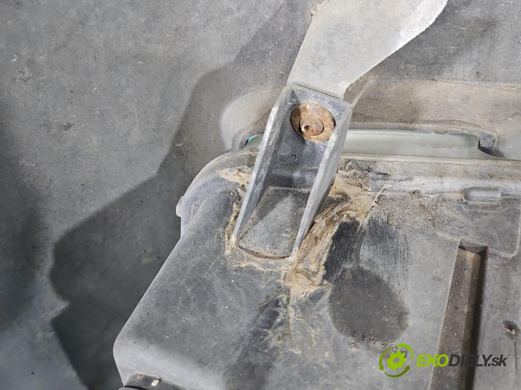 Opel Meriva A 2002-2010 1.6 16v 101 HP manual 74 kW 1598 cm3 5- nárazník predné  (Kľučka dverí ostatné)