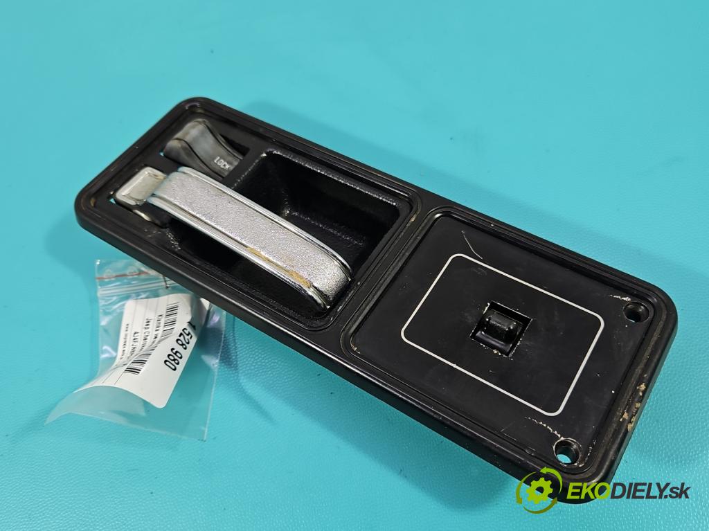 Jeep Cherokee XJ 1984-2001 122 hp manual 90 kW 2465 cm3 5- klika uvnitř: zadní levé 8955002153