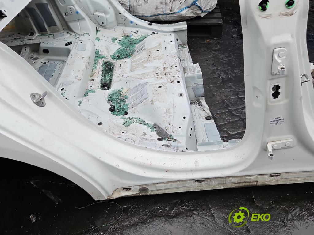 Mercedes CLA C118/X118 2019-2025 1.3b: 163 hp automatic 120 kW 1300 cm3 4- práh pravý  (Karoserie ostatní)