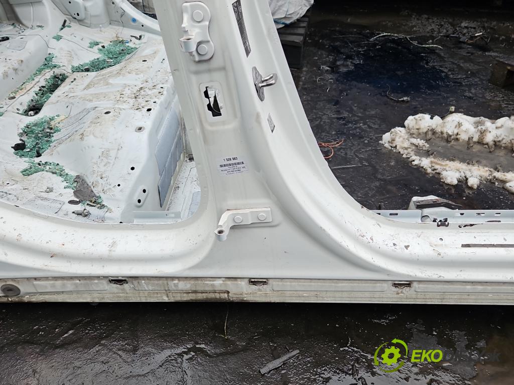 Mercedes CLA C118/X118 2019-2025 1.3b: 163 hp automatic 120 kW 1300 cm3 4- práh pravý  (Karoserie ostatní)