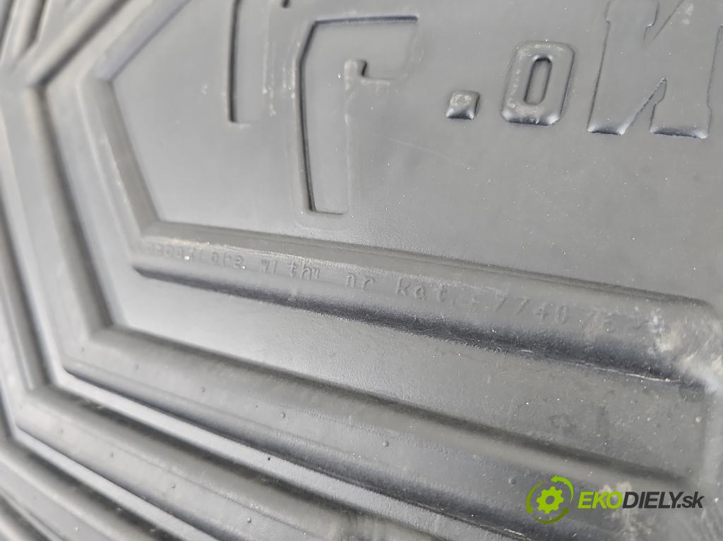 Vw Passat B8 2014 - 1.4 tsi 125 HP manual 92 kW 1395 cm3 4- Koberce: