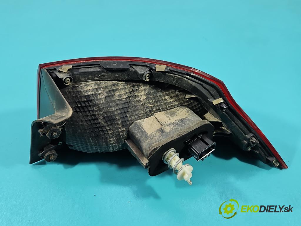 Vw Passat B8 2014 - 1.4 tsi 125 HP manual 92 kW 1395 cm3 4- svetlo / reflektor zadné ľavé 3G5945311 (Kľučka dverí ostatné)