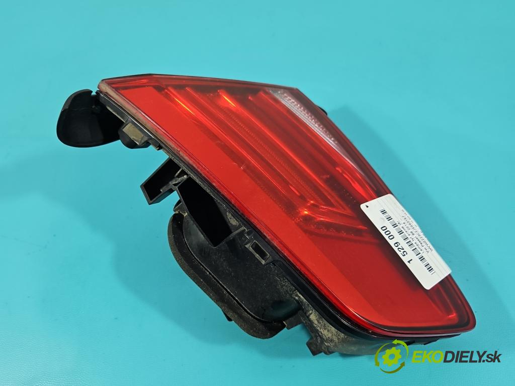 Vw Passat B8 2014 - 1.4 tsi 125 HP manual 92 kW 1395 cm3 4- svetlo / reflektor zadné pravé  (Kľučka dverí ostatné)