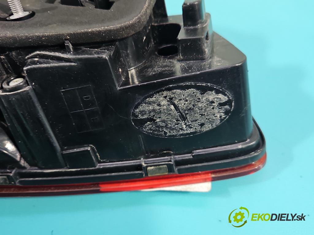 Vw Passat B8 2014 - 1.4 tsi 125 HP manual 92 kW 1395 cm3 4- svetlo / reflektor zadné pravé  (Kľučka dverí ostatné)
