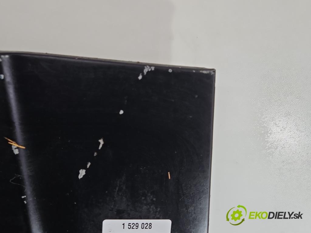 Jeep Cherokee XJ 1984-2001 122 hp manual 90 kW 2465 cm3 5- kapota přední