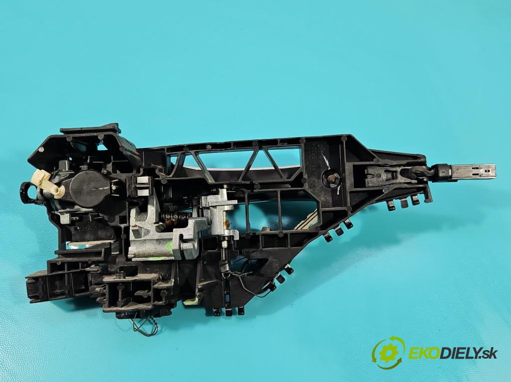 Fiat Freemont 2.0 JTD 170 HP automatic 125 kW 1956 cm3 5- rukoväť predné ľavé mimo: 4582-1000 (Kľučka dverí vonkajšia predná ľavá)