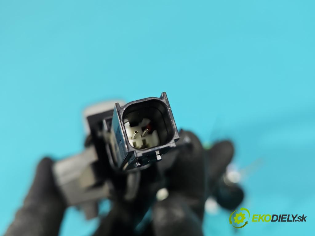 Fiat Freemont 2.0 JTD 170 HP automatic 125 kW 1956 cm3 5- rukoväť predné ľavé mimo: 4582-1000 (Kľučka dverí vonkajšia predná ľavá)