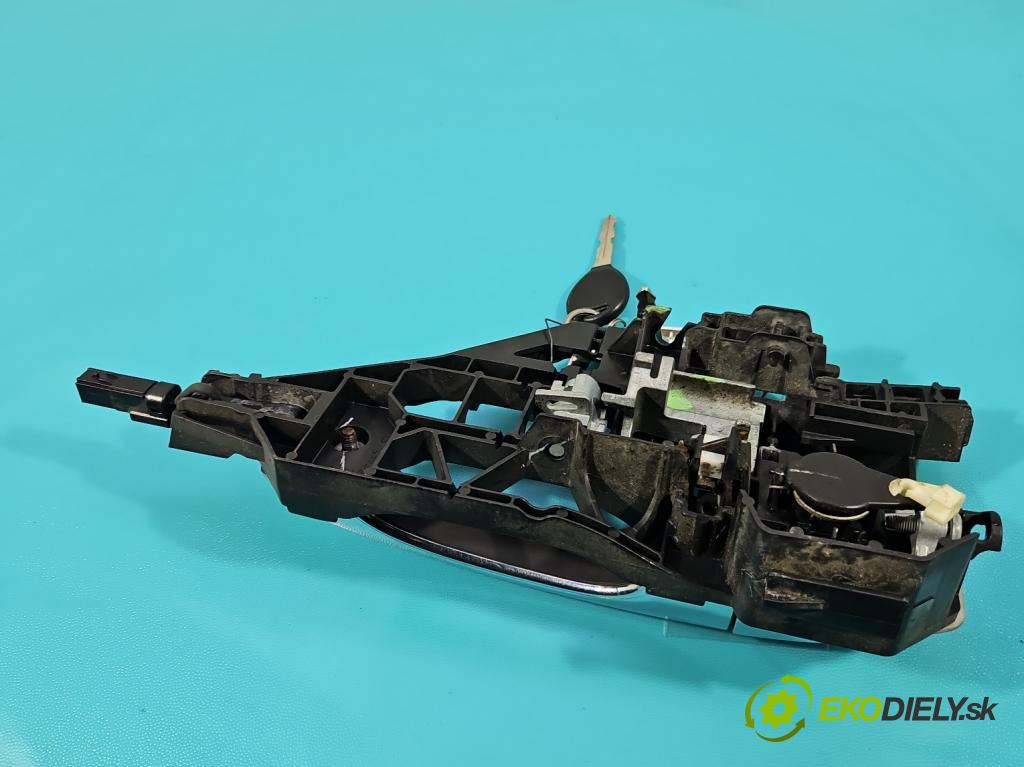 Fiat Freemont 2.0 JTD 170 HP automatic 125 kW 1956 cm3 5- rukoväť predné ľavé mimo: 4582-1000 (Kľučka dverí vonkajšia predná ľavá)