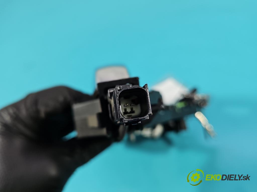 Fiat Freemont 2.0 JTD 170 HP automatic 125 kW 1956 cm3 5- rukoväť predné ľavé mimo: 4582-1000 (Kľučka dverí vonkajšia predná ľavá)