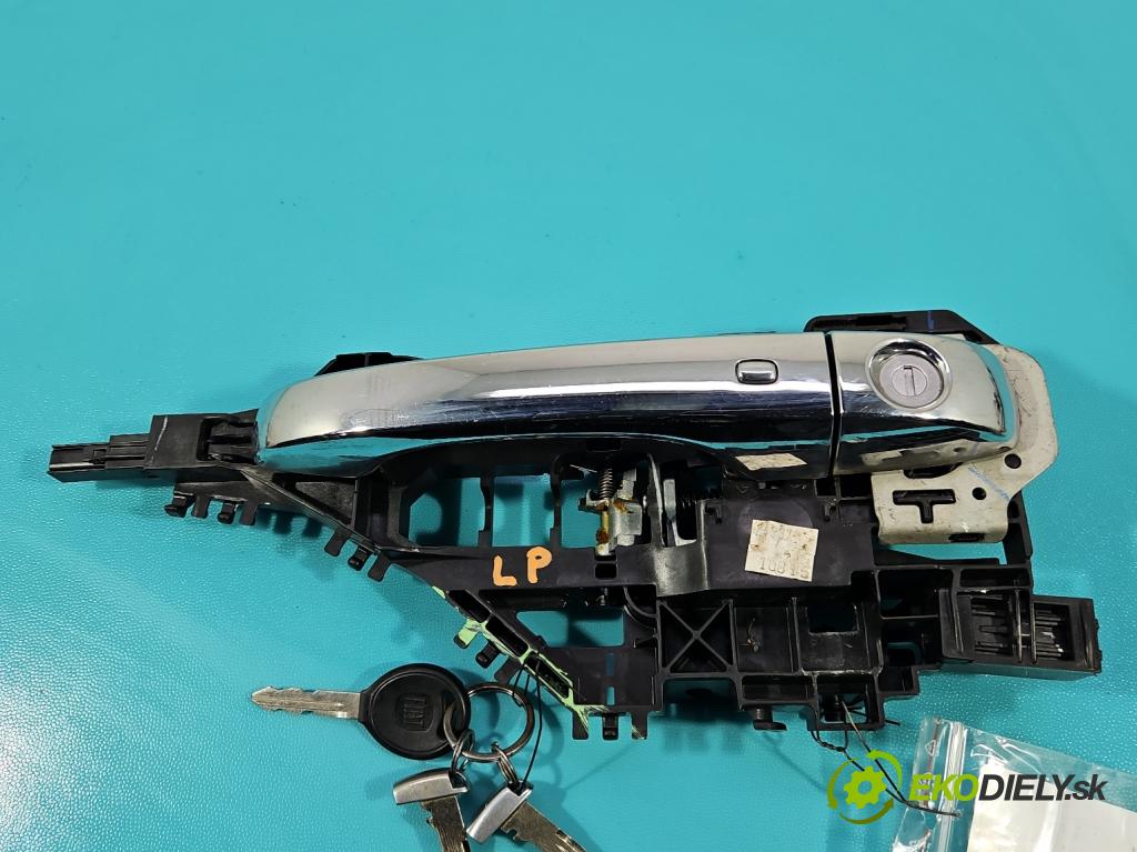 Fiat Freemont 2.0 JTD 170 HP automatic 125 kW 1956 cm3 5- rukoväť predné ľavé mimo: 4582-1000 (Kľučka dverí vonkajšia predná ľavá)