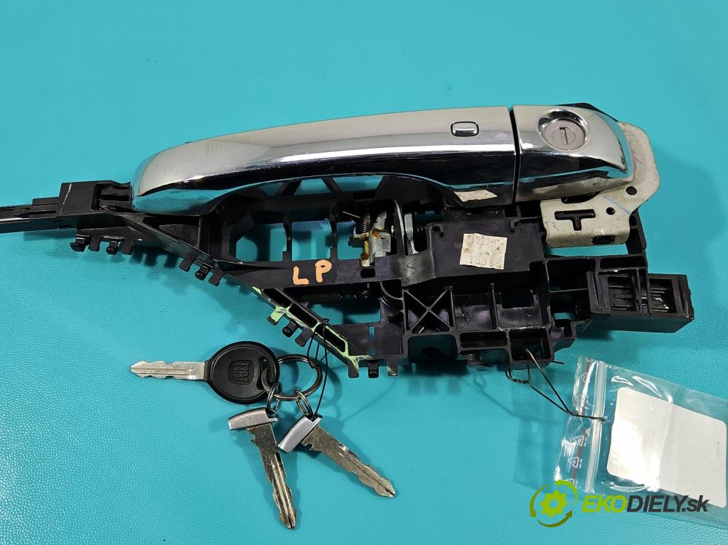 Fiat Freemont 2.0 JTD 170 HP automatic 125 kW 1956 cm3 5- rukoväť predné ľavé mimo: 4582-1000 (Kľučka dverí vonkajšia predná ľavá)