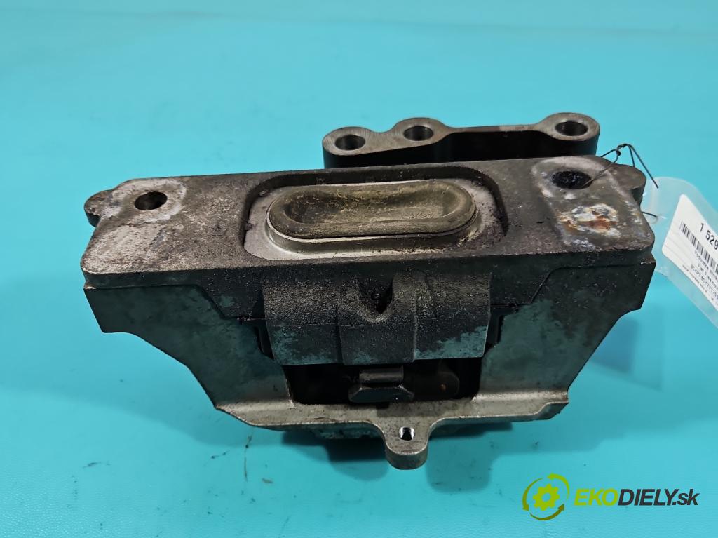 Fiat Freemont 2.0 JTD 170 HP automatic 125 kW 1956 cm3 5- airbag motora P04766549AD (Držiak motora)