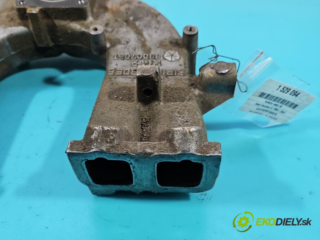 Jeep Cherokee XJ 1984-2001 122 HP manual 90 kW 2465 cm3 5- zvod nasávací 33007051 (Sacie potrubie)