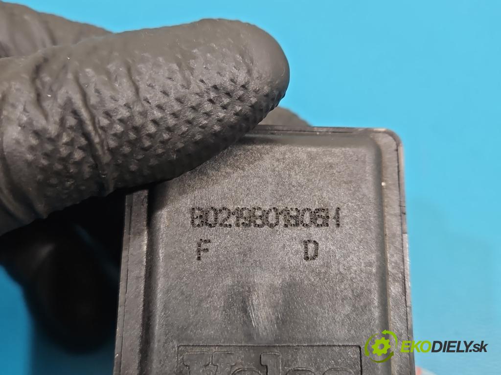 Renault Scenic II 2003-2009 1.9 DCI 116 HP manual 85 kW 1870 cm3 5- Blokáda: řízení: 8200468515 (Riadenie ostatné)