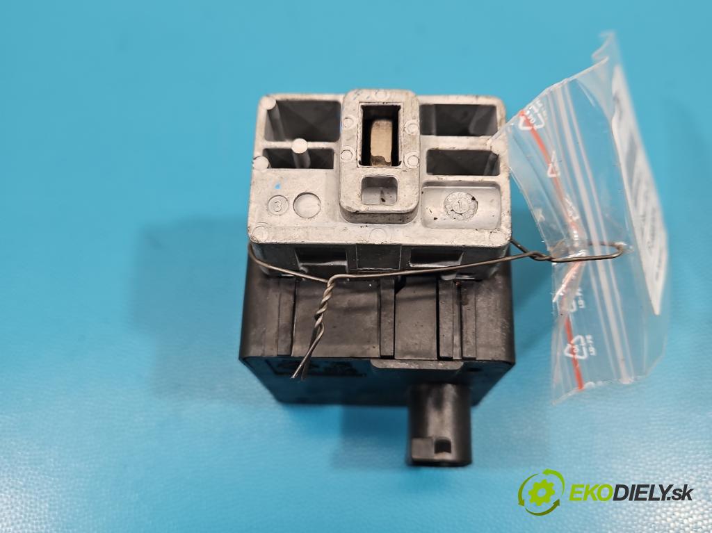 Renault Scenic II 2003-2009 1.9 DCI 116 HP manual 85 kW 1870 cm3 5- Blokáda: řízení: 8200468515 (Riadenie ostatné)