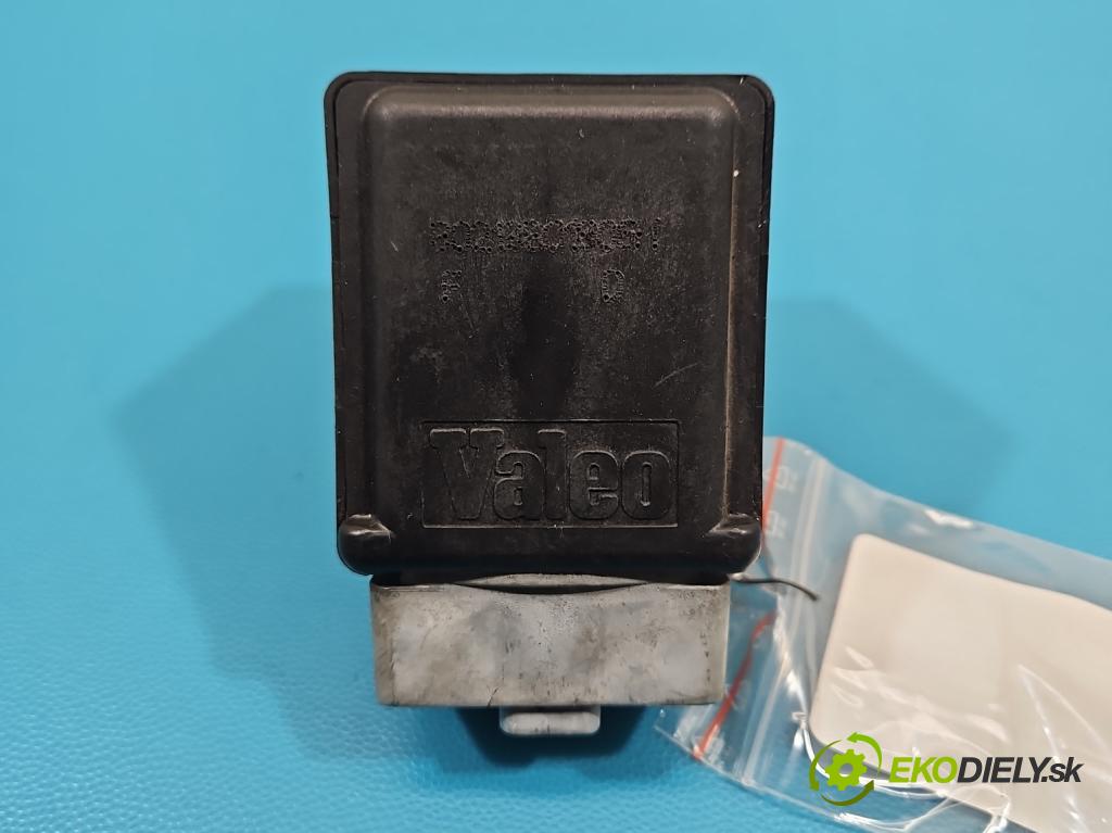 Renault Scenic II 2003-2009 1.9 DCI 116 HP manual 85 kW 1870 cm3 5- Blokáda: řízení: 8200468515 (Riadenie ostatné)