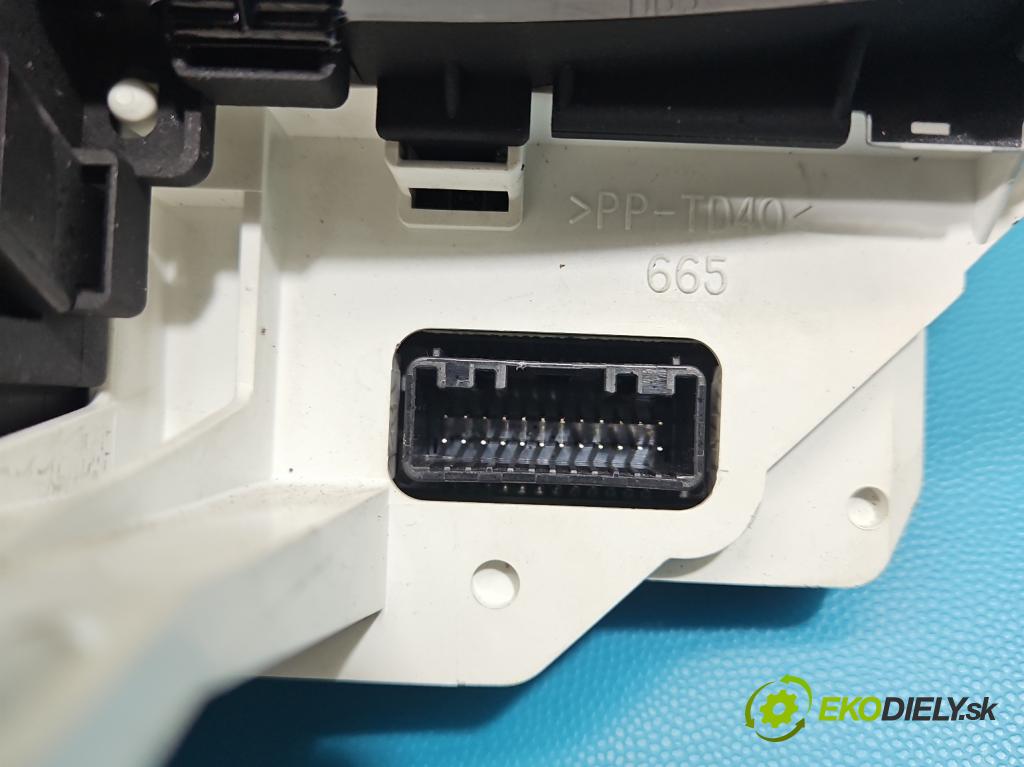 Toyota Yaris II 2005-2011 1.0 vvti 69KM manual 51 kW 998 cm3 3- prístrojovka/ budíky 83800-0DJ00 (Prístrojová doska)