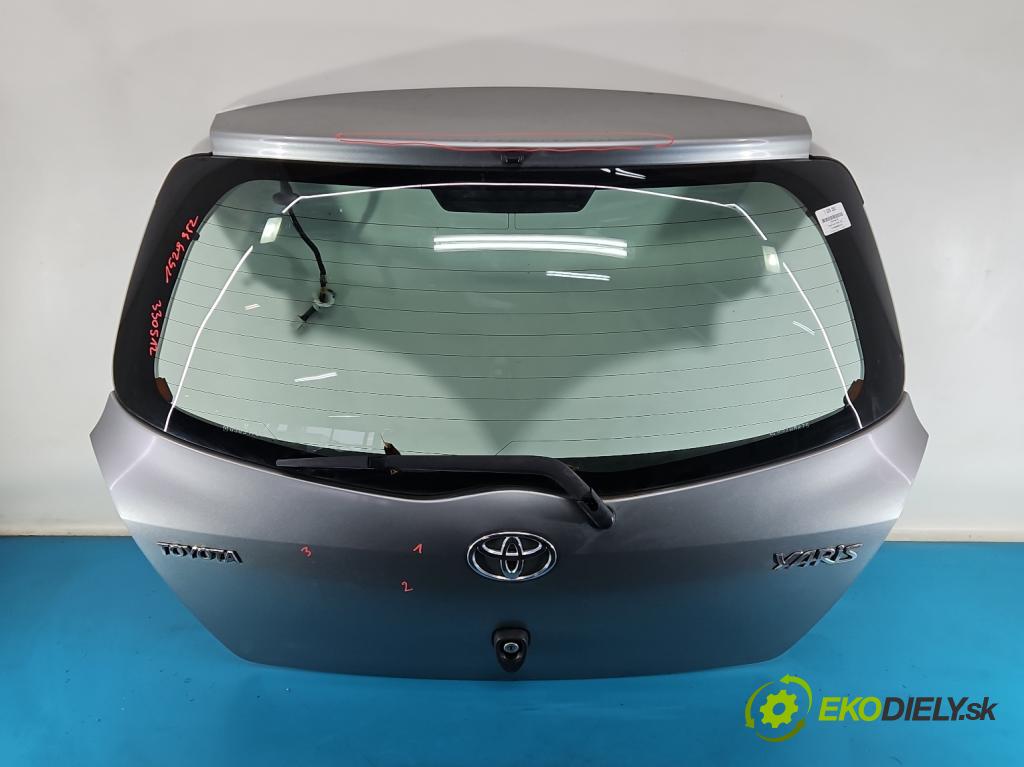 Toyota Yaris II 2005-2011 1.0 vvti 69KM manual 51 kW 998 cm3 3- zadna kufor  (Kapota zadná (kufor))