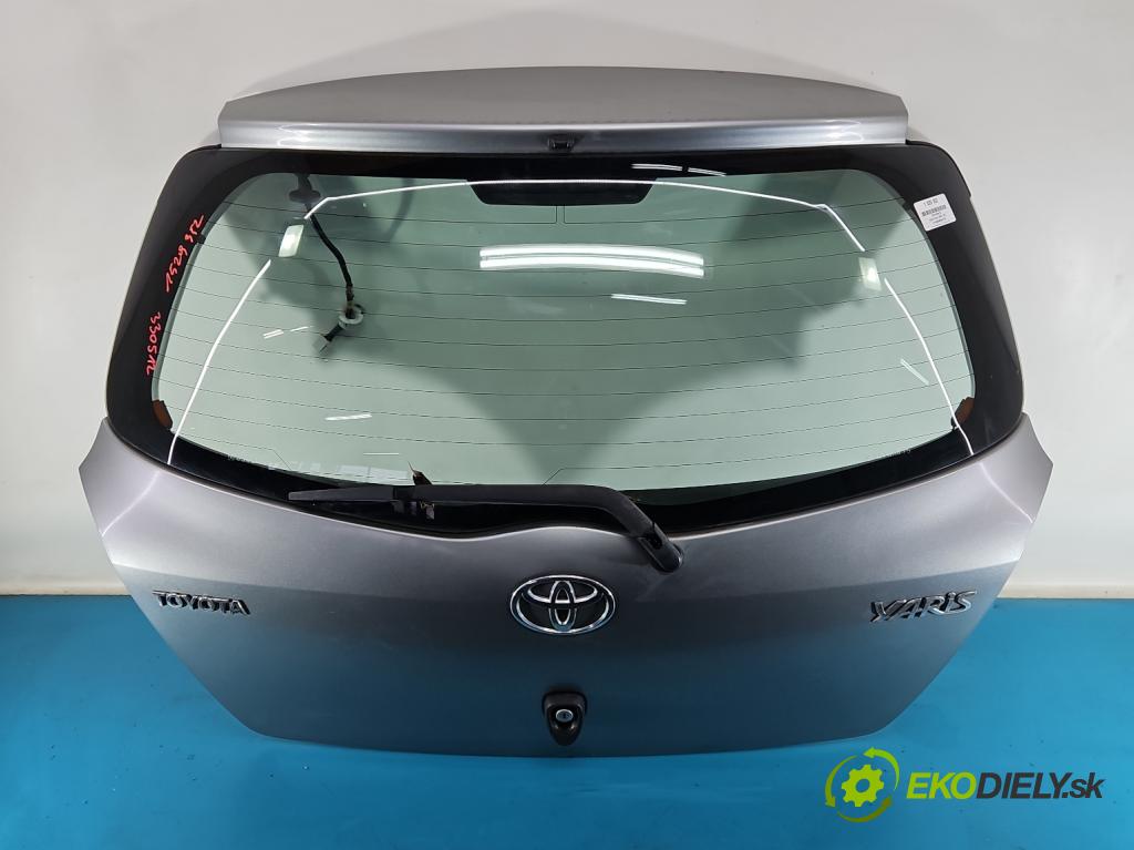 Toyota Yaris II 2005-2011 1.0 vvti 69KM manual 51 kW 998 cm3 3- zadna kufor  (Kapota zadná (kufor))