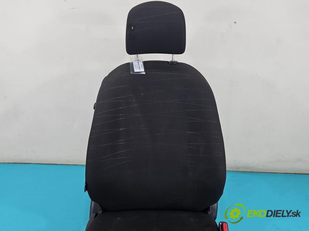 Toyota Yaris II 2005-2011 1.0 vvti 69KM manual 51 kW 998 cm3 3- Sedačka pravý  (Sedadlo)