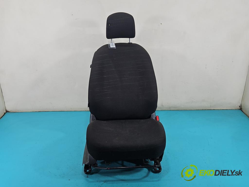 Toyota Yaris II 2005-2011 1.0 vvti 69KM manual 51 kW 998 cm3 3- Sedačka pravý  (Sedadlo)