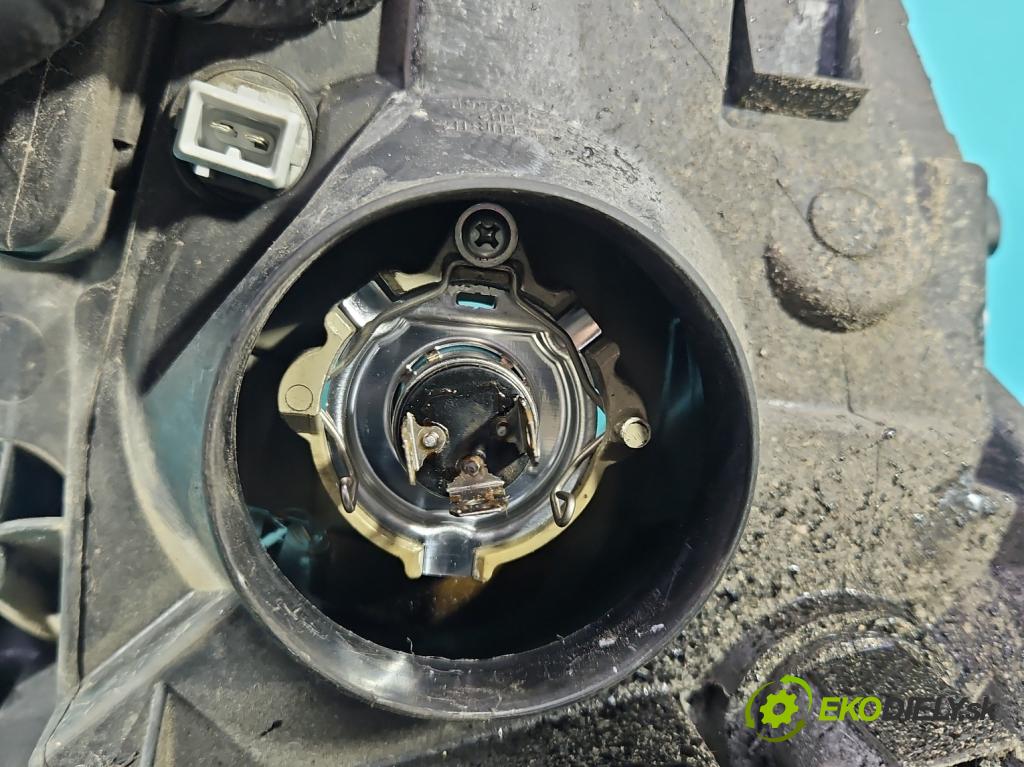 Toyota Yaris II 2005-2011 1.0 vvti 69KM manual 51 kW 998 cm3 3- Reflektor: ľavý  (Kľučka dverí ostatné)