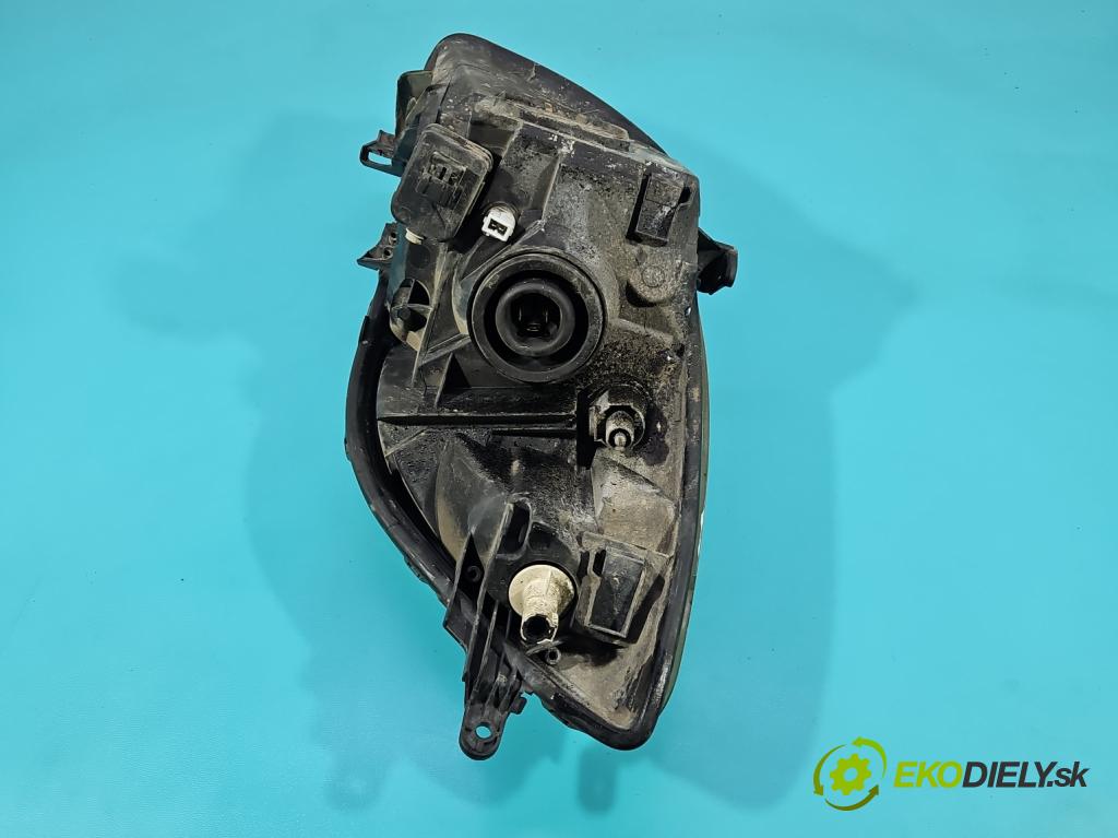 Toyota Yaris II 2005-2011 1.0 vvti 69KM manual 51 kW 998 cm3 3- Reflektor: ľavý  (Kľučka dverí ostatné)