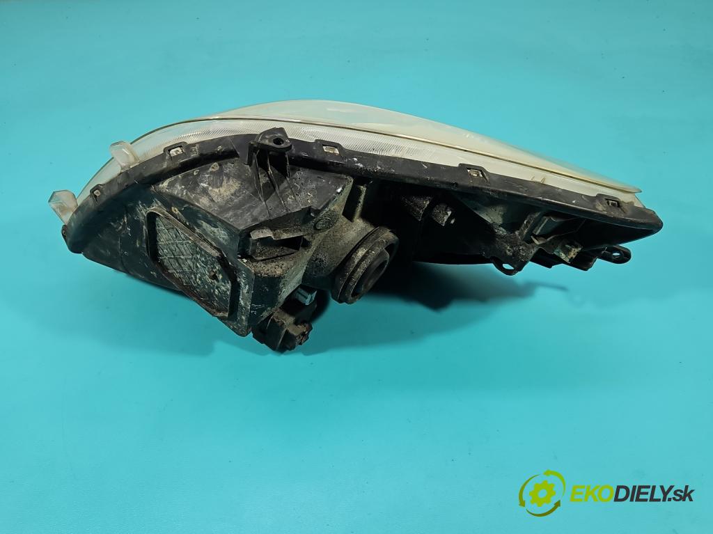 Toyota Yaris II 2005-2011 1.0 vvti 69KM manual 51 kW 998 cm3 3- Reflektor: ľavý  (Kľučka dverí ostatné)