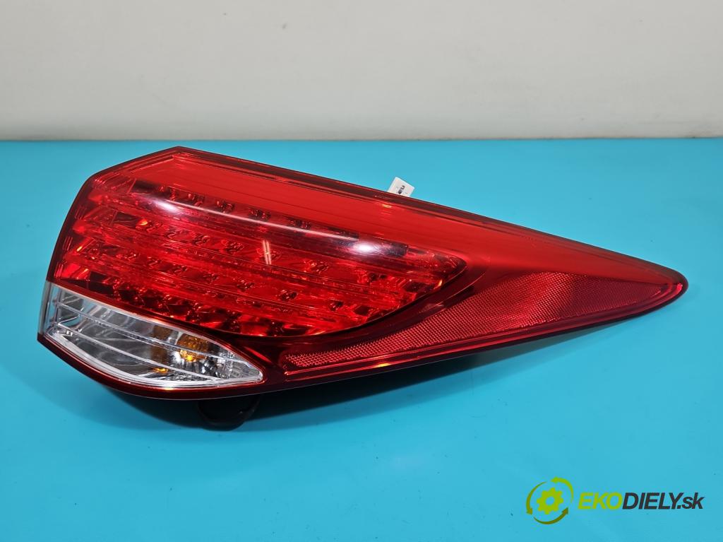 Hyundai I40 1.7 crdi 116 hp manual 85 kW 1685 cm3 5- světlo zadní pravé 92402-3Z0 (Klika dveří ostatní)