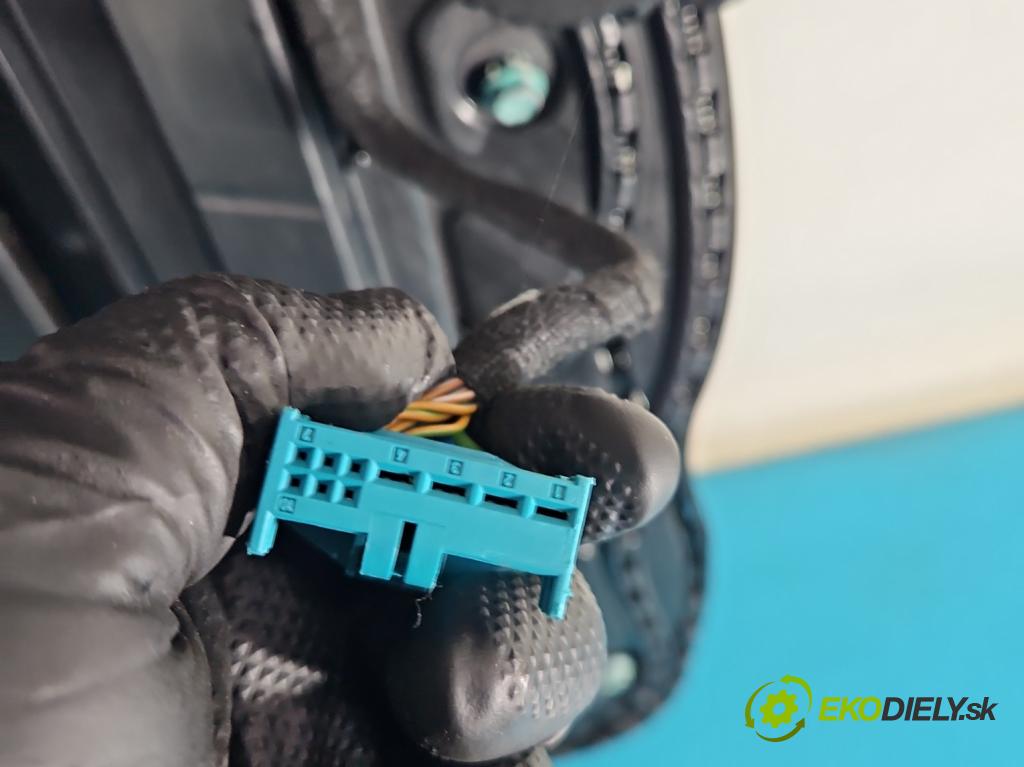 Bmw 3 F30 2011-2018 2.0d 184 hp manual 135 kW 1995 cm3 5- Střešní okno: 7261730 (Sklo karoserie)