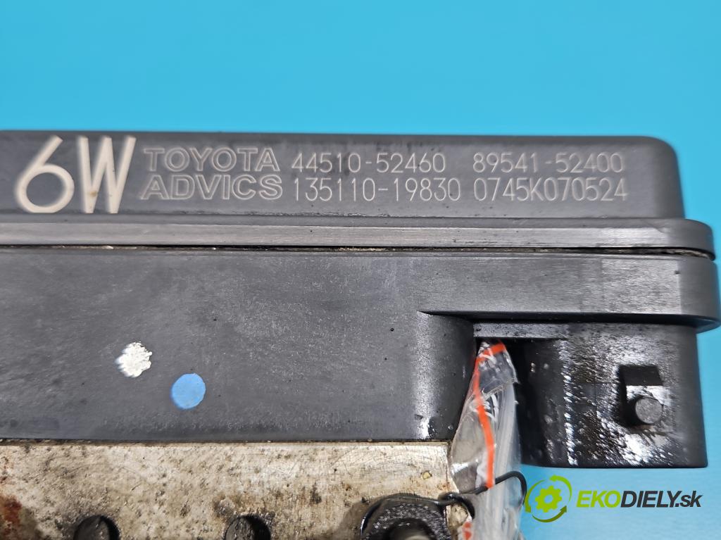 Toyota Yaris II 2005-2011 1.0 vvti 69KM manual 51 kW 998 cm3 3- čerpadlo abs 89541-52400 (Pumpa ABS)