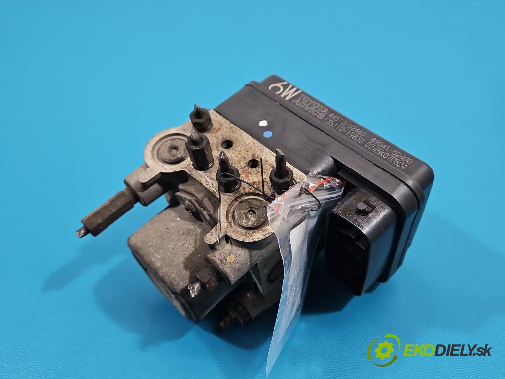 Toyota Yaris II 2005-2011 1.0 vvti 69KM manual 51 kW 998 cm3 3- čerpadlo abs 89541-52400 (Pumpa ABS)