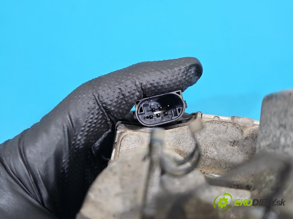 Toyota Yaris II 2005-2011 1.0 vvti 69KM manual 51 kW 998 cm3 3- klapka 22030-0Q010 (Škrtiaca klapka)