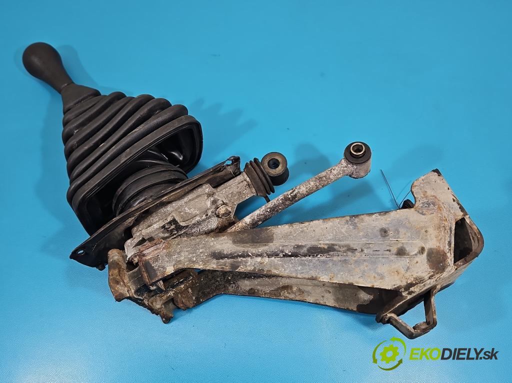 Suzuki JIMNY III 1998-2018 1.3 16V VVT 80 HP manual 59 kW 1298 cm3 3- Páka: Změny: stupeň,rýchlosť  (Rýchlostná páka (kulisa))