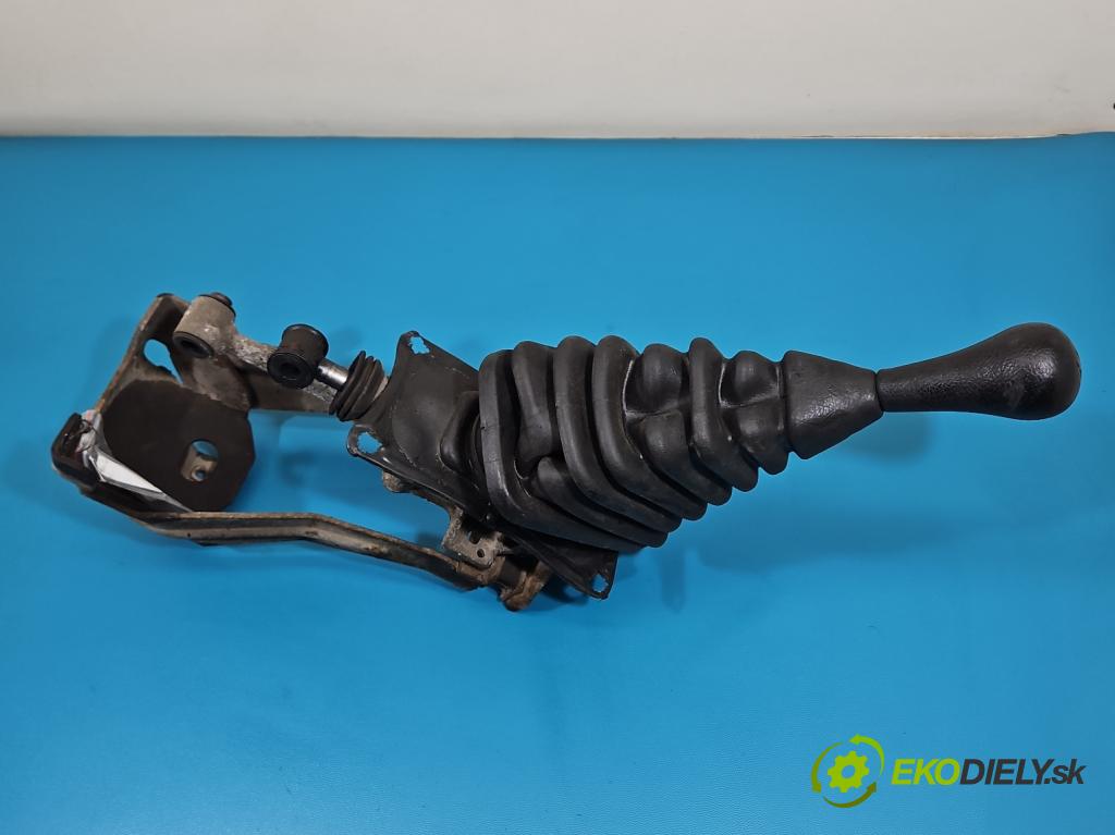 Suzuki JIMNY III 1998-2018 1.3 16V VVT 80 HP manual 59 kW 1298 cm3 3- Páka: Změny: stupeň,rýchlosť  (Rýchlostná páka (kulisa))