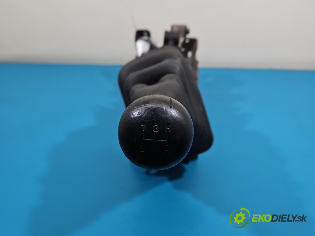 Suzuki JIMNY III 1998-2018 1.3 16V VVT 80 HP manual 59 kW 1298 cm3 3- Páka: Změny: stupeň,rýchlosť  (Rýchlostná páka (kulisa))