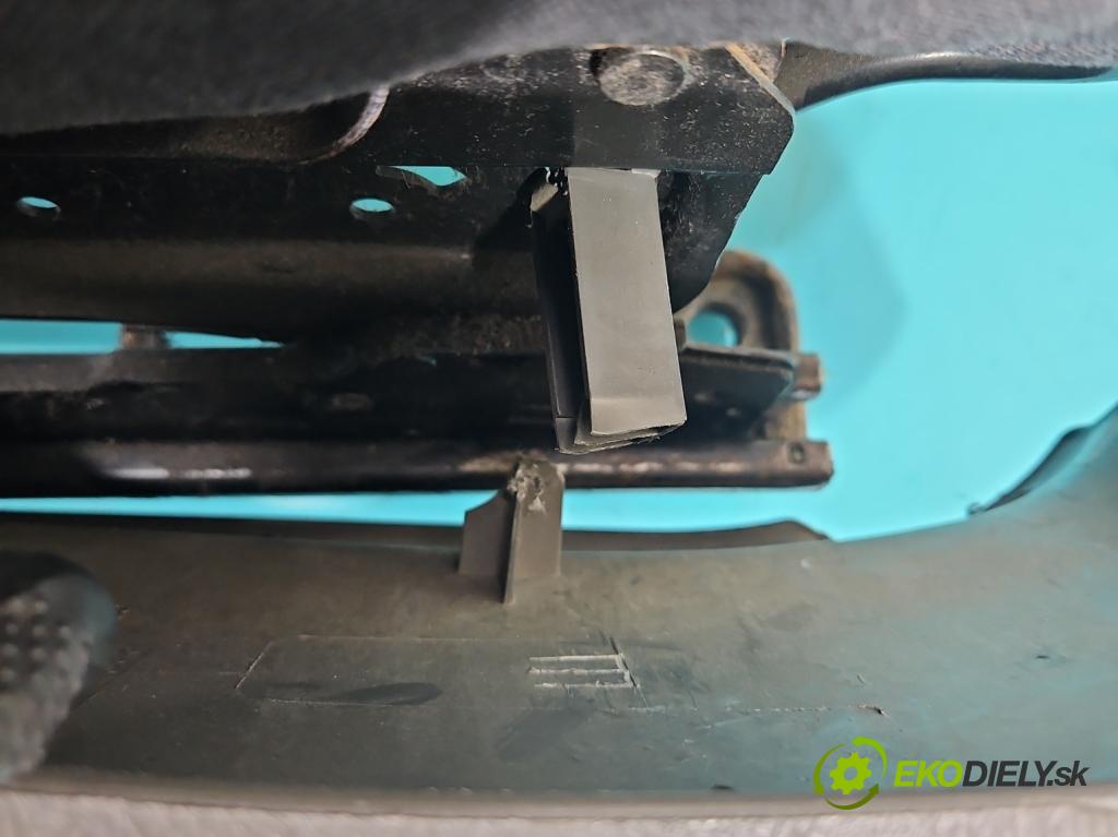 Suzuki JIMNY III 1998-2018 1.3 16V VVT 80 HP manual 59 kW 1298 cm3 3- Sedačka pravý  (Sedadlo)